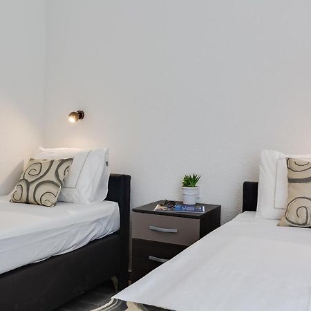 Apartmani Kastelina Vir Buitenkant foto