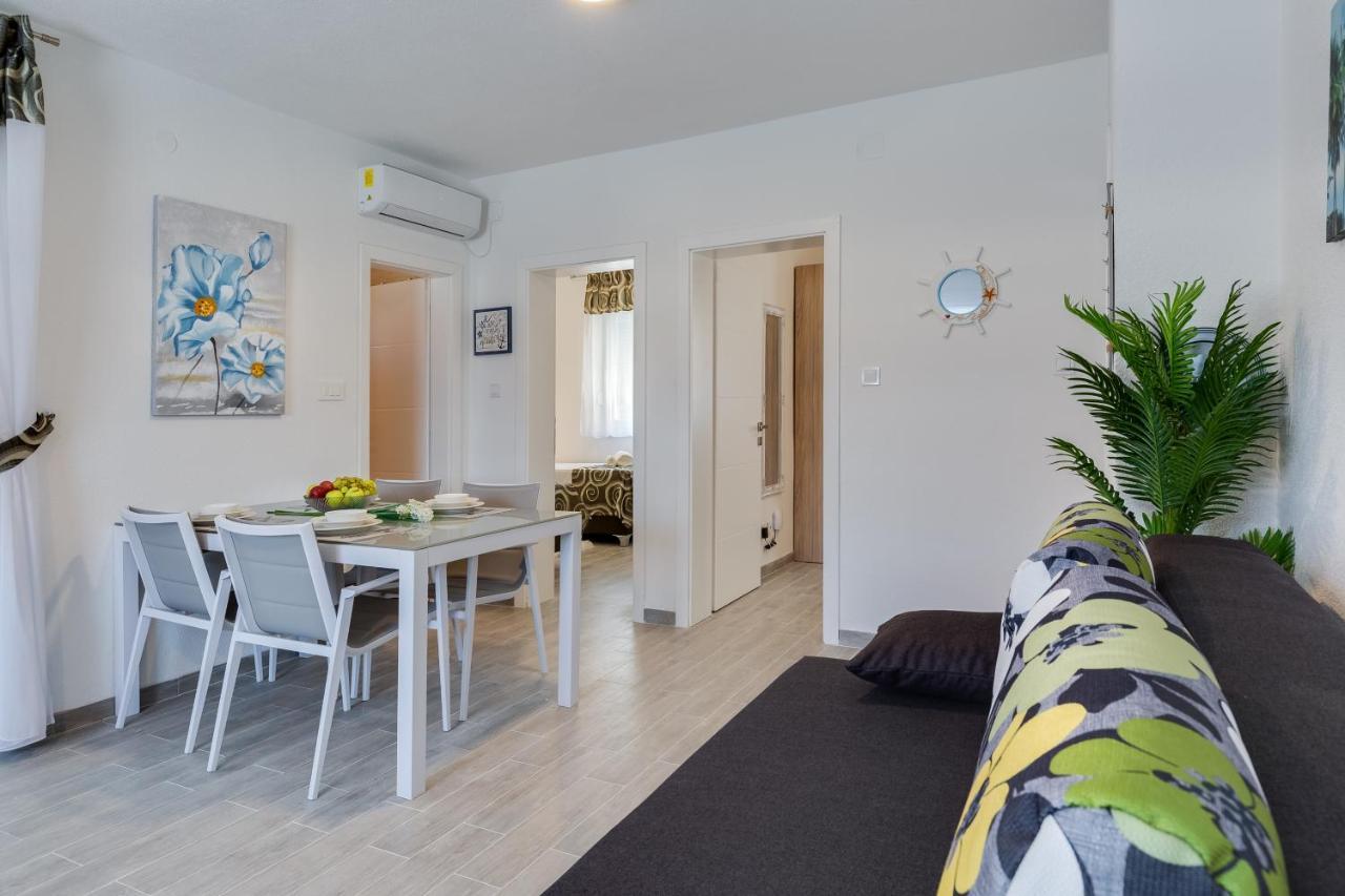 Apartmani Kastelina Vir Buitenkant foto