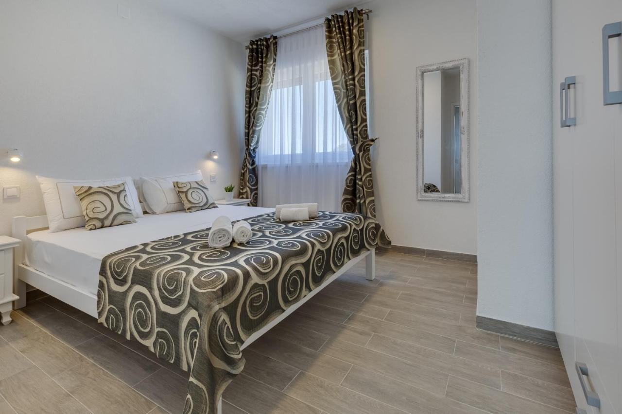 Apartmani Kastelina Vir Buitenkant foto