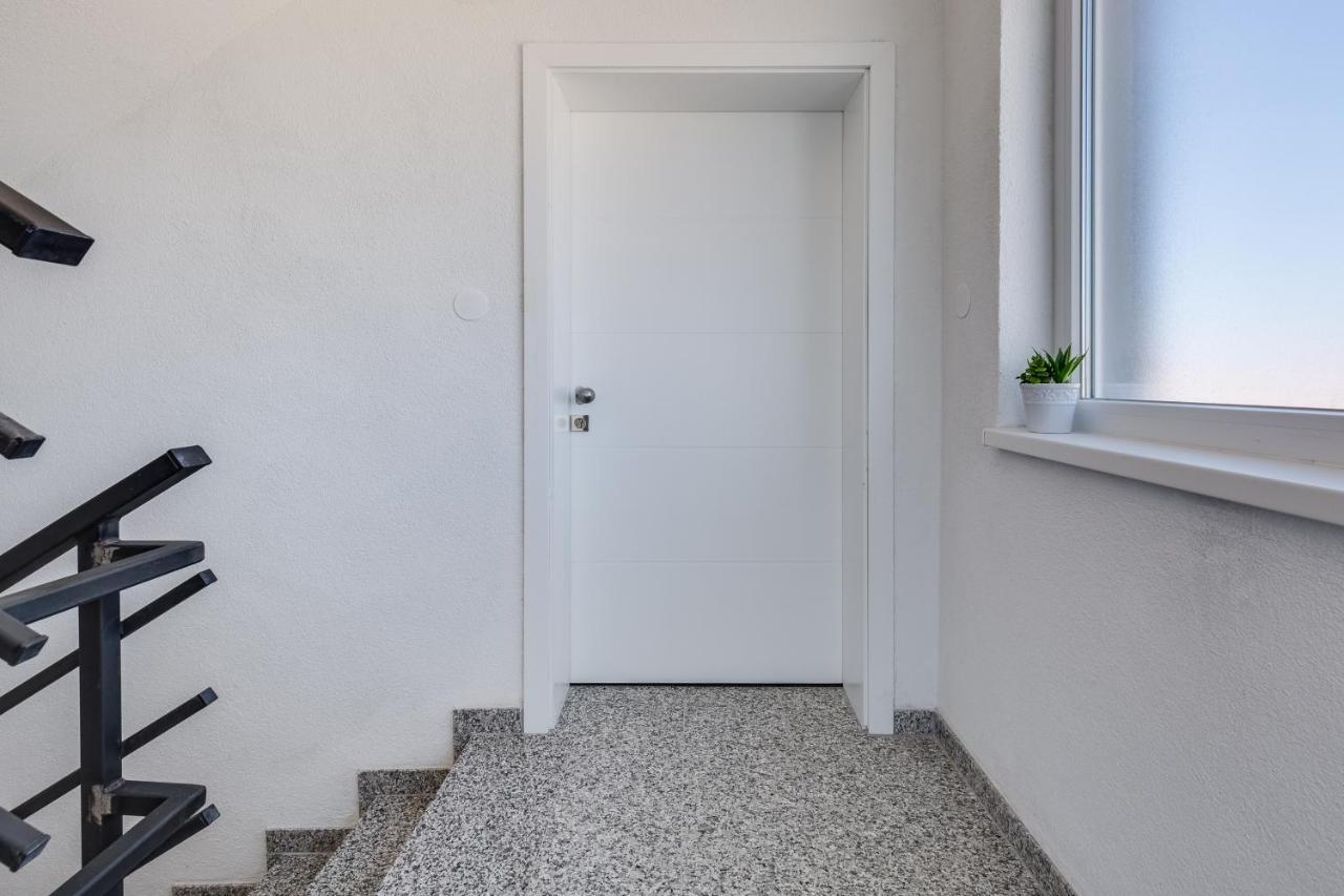 Apartmani Kastelina Vir Buitenkant foto