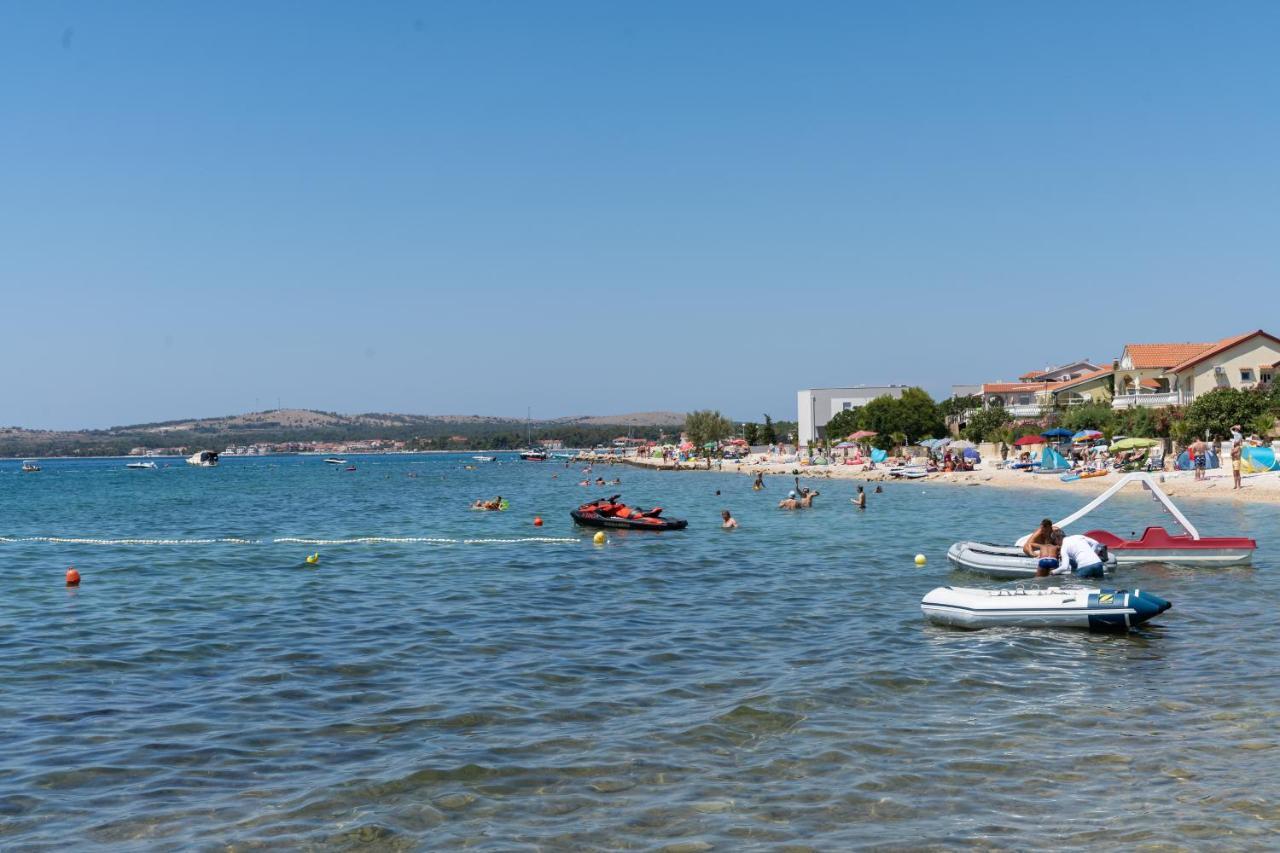Apartmani Kastelina Vir Buitenkant foto