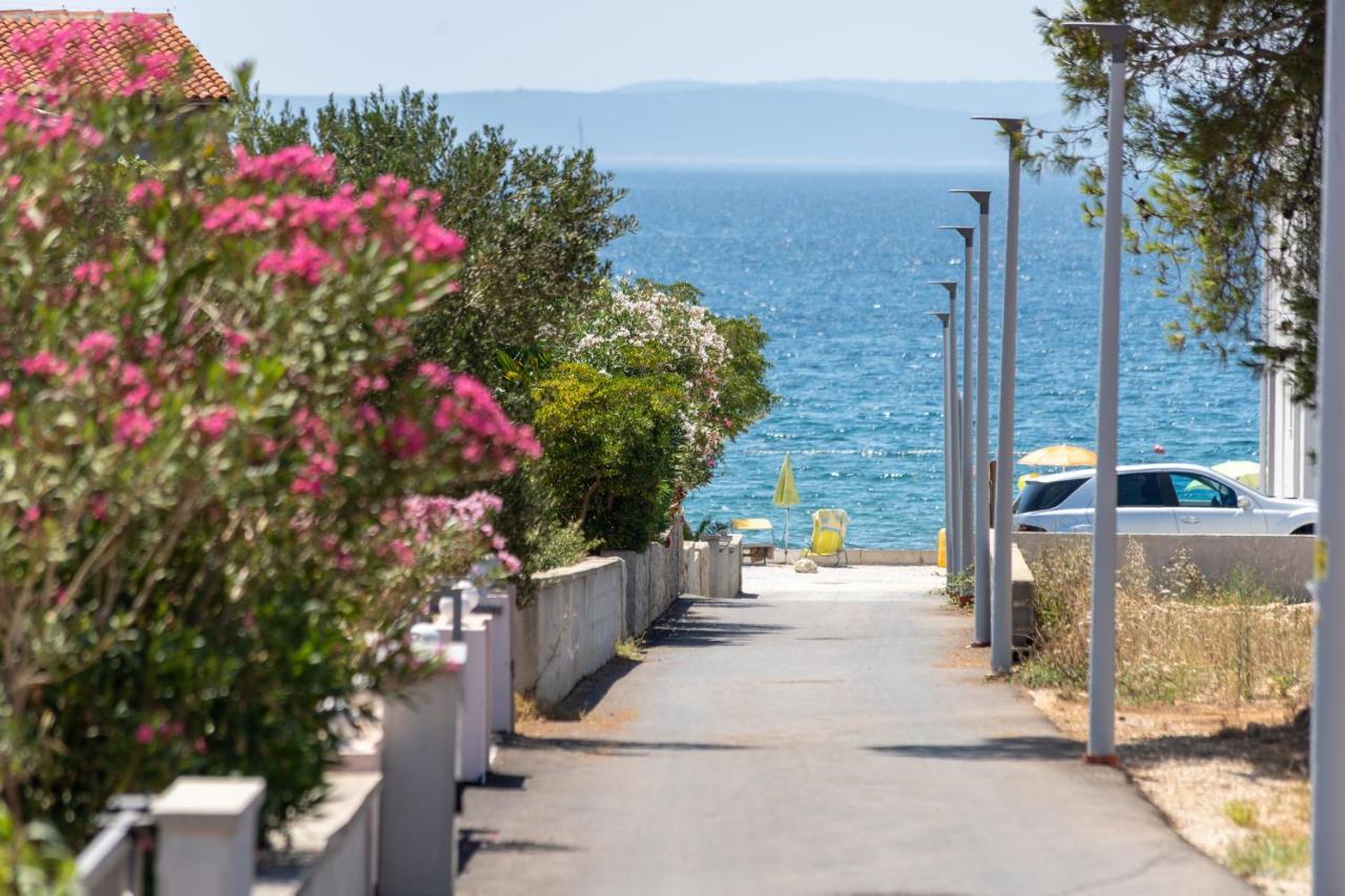 Apartmani Kastelina Vir Buitenkant foto