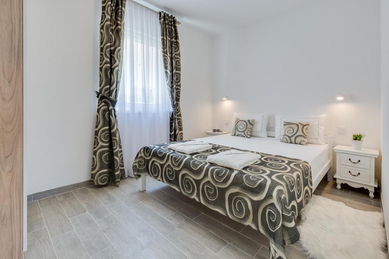 Apartmani Kastelina Vir Buitenkant foto