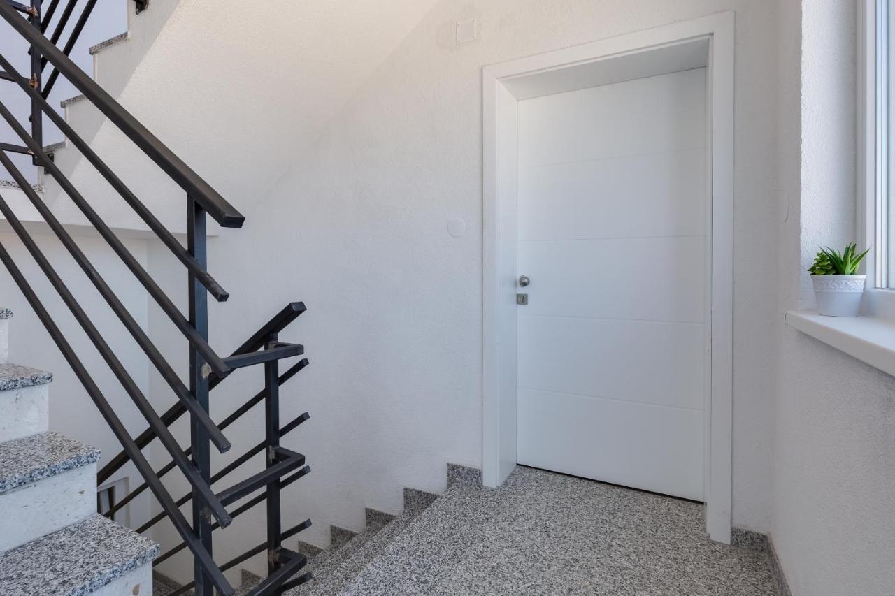 Apartmani Kastelina Vir Buitenkant foto
