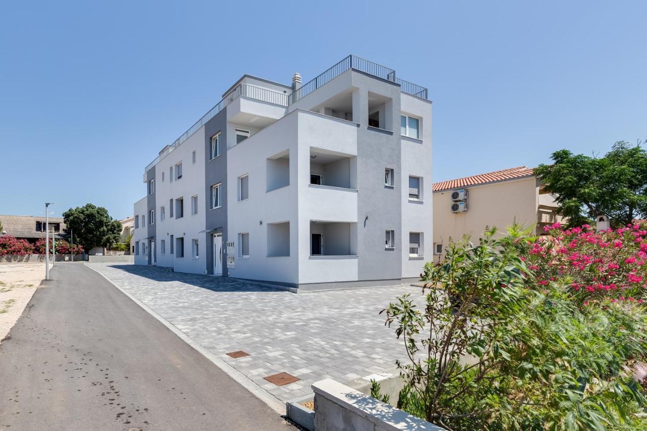 Apartmani Kastelina Vir Buitenkant foto