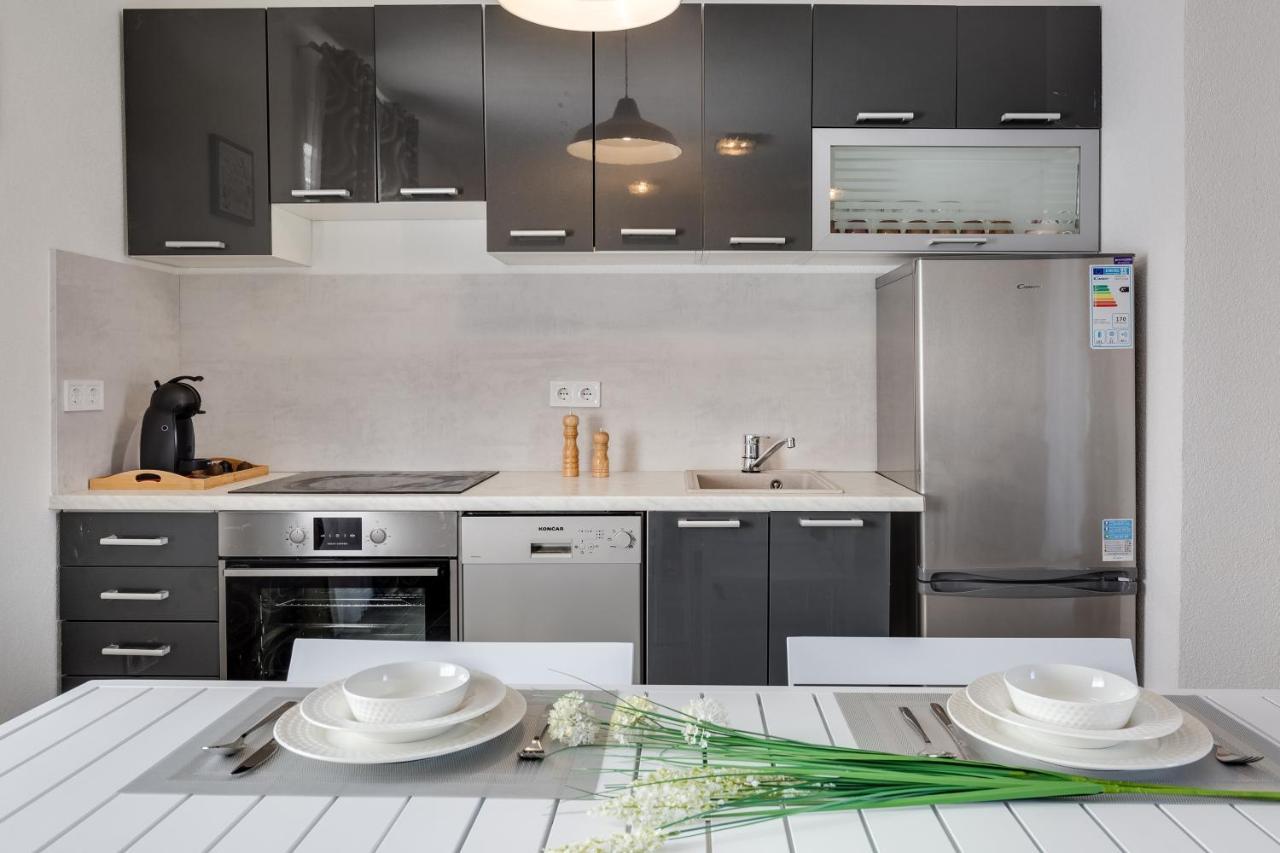 Apartmani Kastelina Vir Buitenkant foto