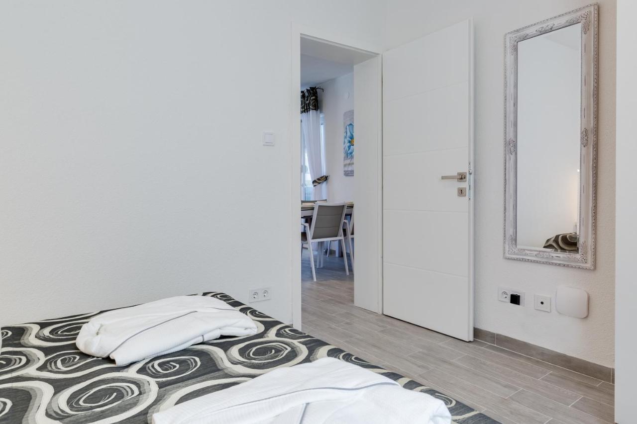 Apartmani Kastelina Vir Buitenkant foto