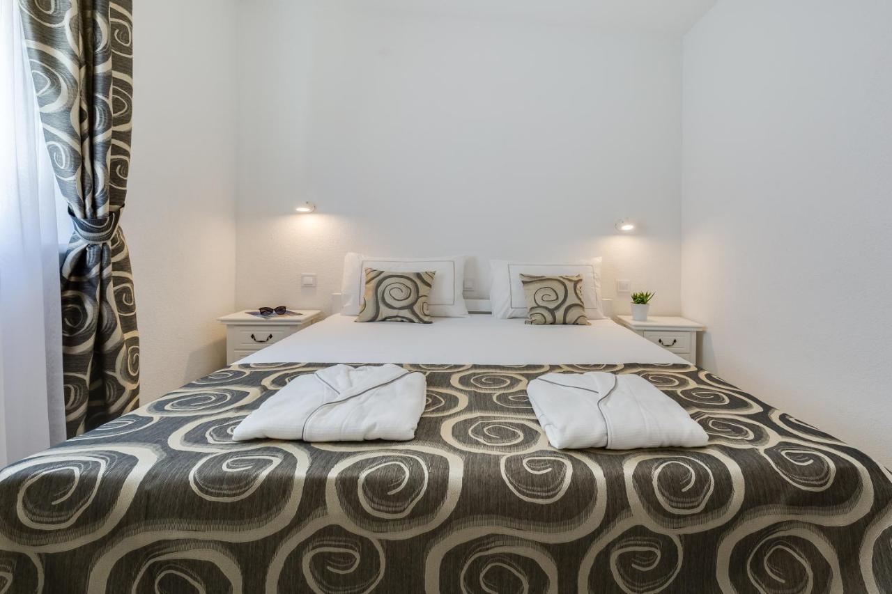 Apartmani Kastelina Vir Buitenkant foto