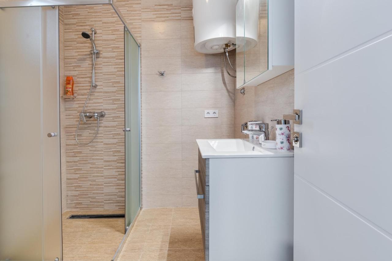 Apartmani Kastelina Vir Buitenkant foto