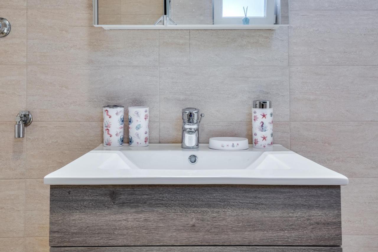 Apartmani Kastelina Vir Buitenkant foto