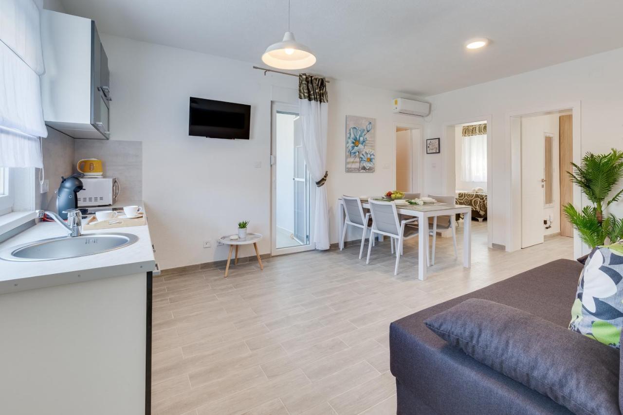 Apartmani Kastelina Vir Buitenkant foto