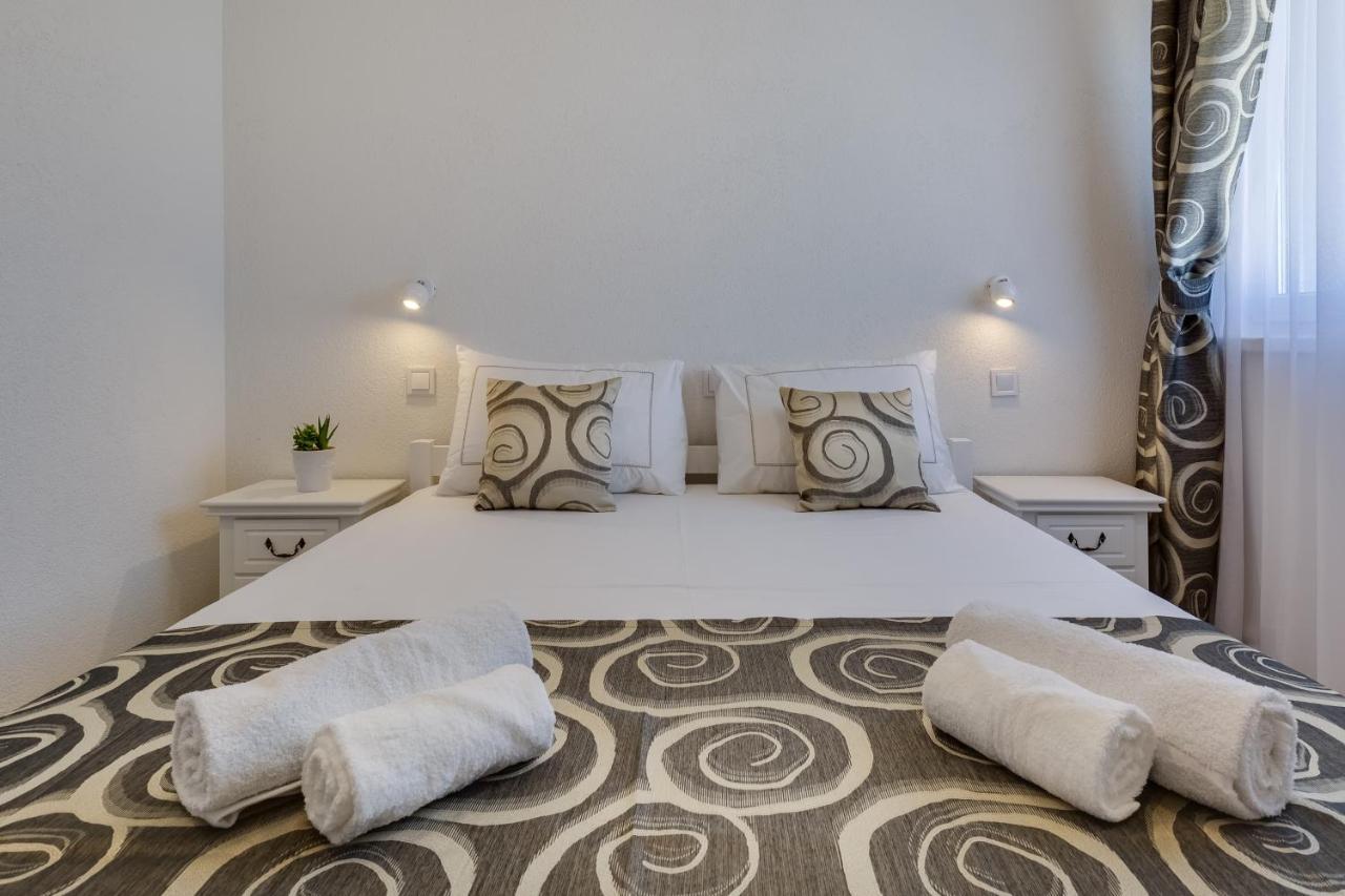 Apartmani Kastelina Vir Buitenkant foto