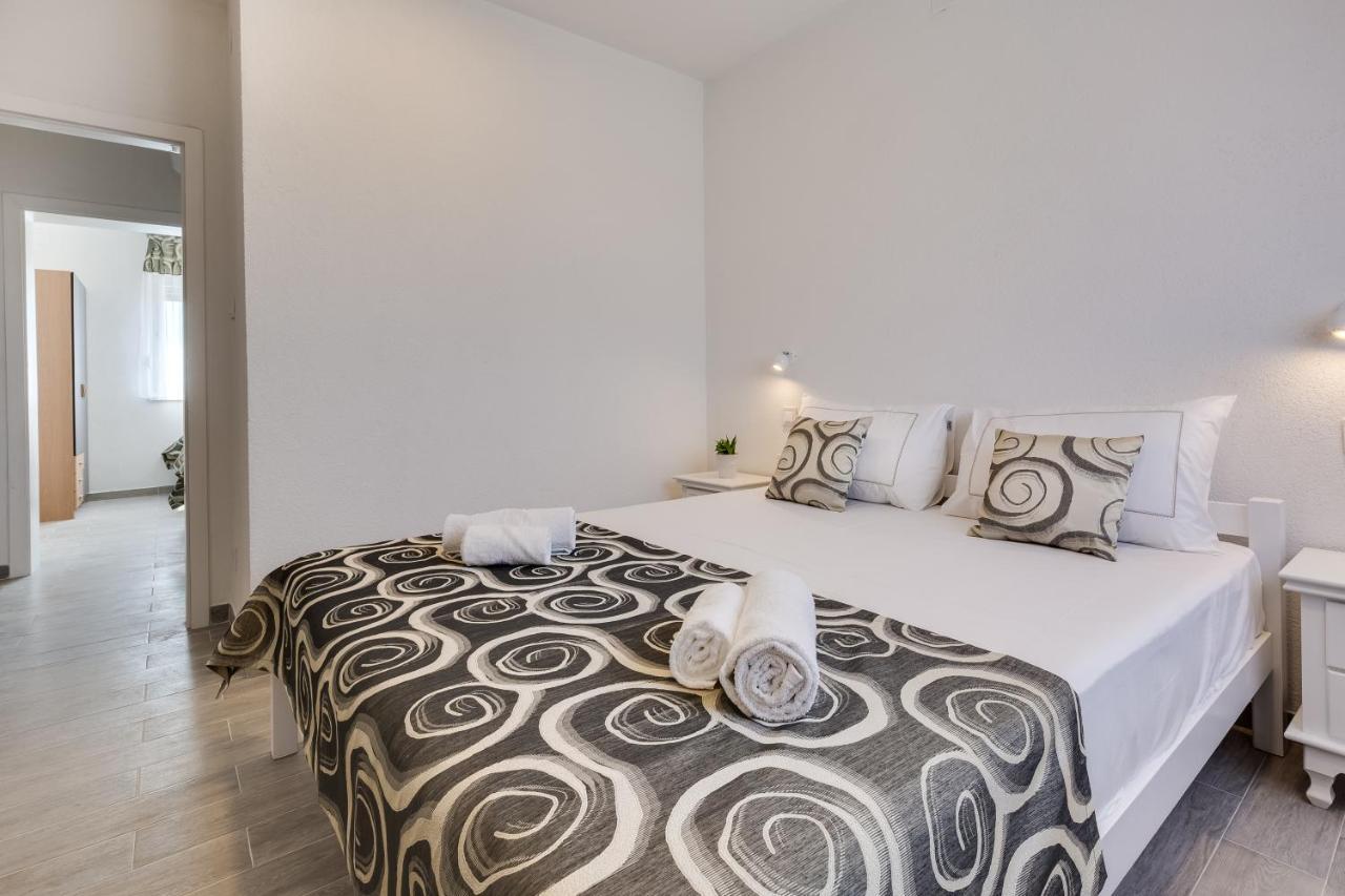 Apartmani Kastelina Vir Buitenkant foto