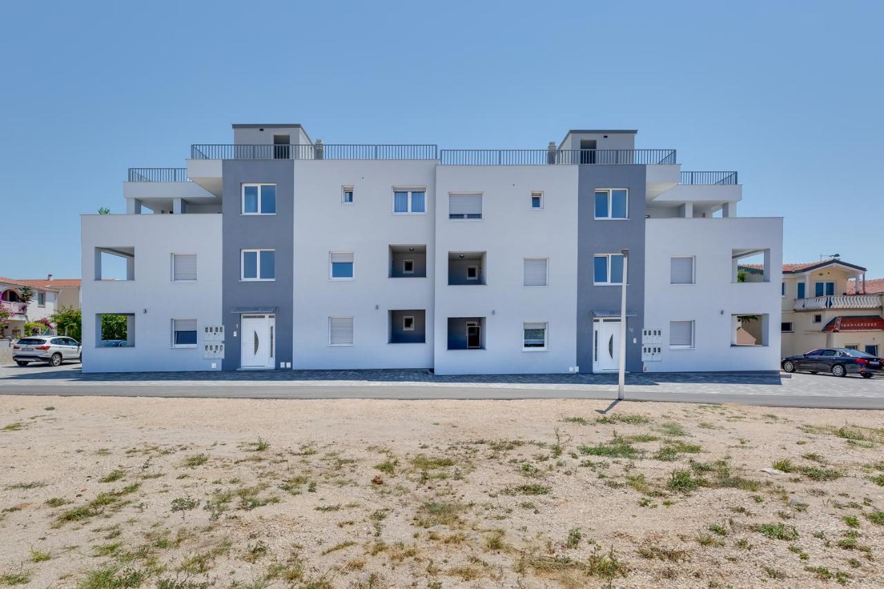 Apartmani Kastelina Vir Buitenkant foto